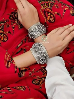 Broad Ghungaroo Bangle
