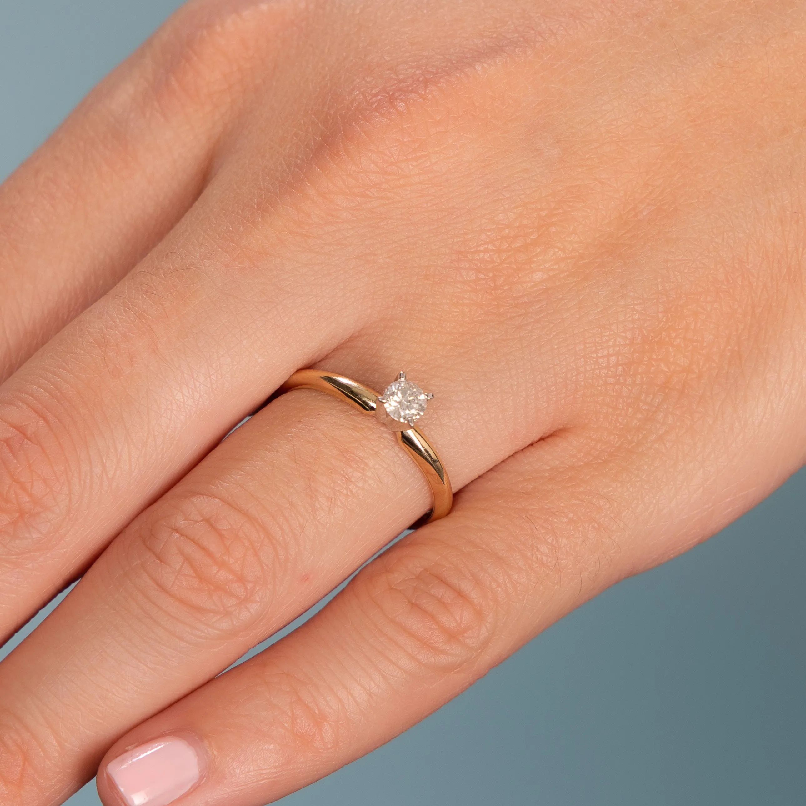 Diamond Solitaire Engagement Ring (0.10-0.30 ct.) 4-Prongs Setting in 14K Gold