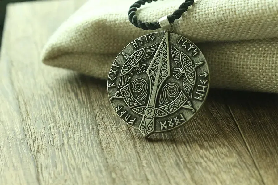 lanseis 1pcs viking men necklace celt crow norse letter symbol pendant celt three raven jewelry
